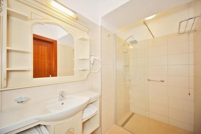 Imagen de los interiores del Hotel Astoria, Oradea. Foto 8