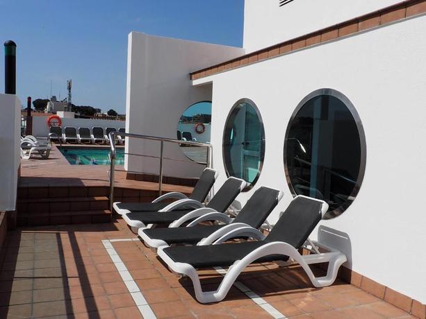 Imagen de la piscina del Hotel Astoria Park. Foto 18