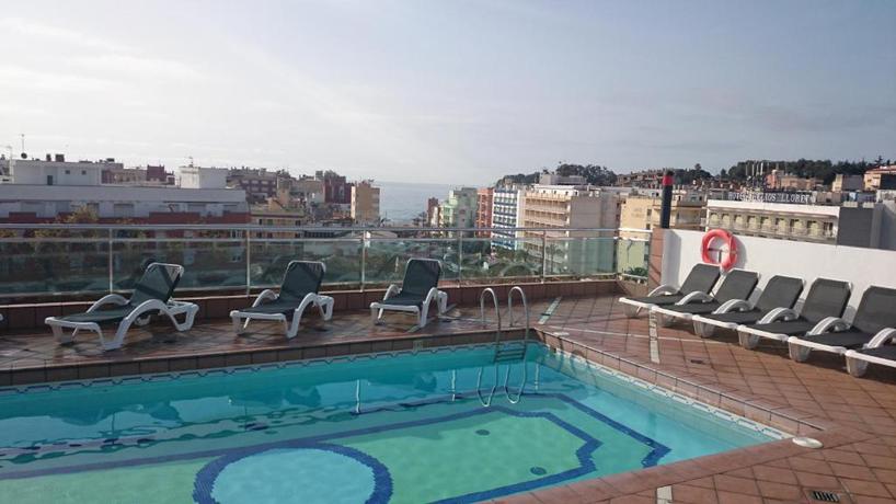 Imagen de la piscina del Hotel Astoria Park. Foto 21