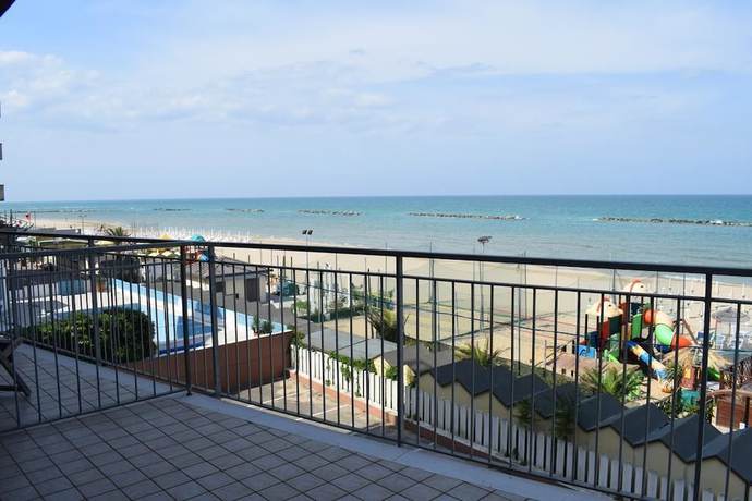 Imagen de los exteriores del Hotel Astoria Pesaro. Foto 18