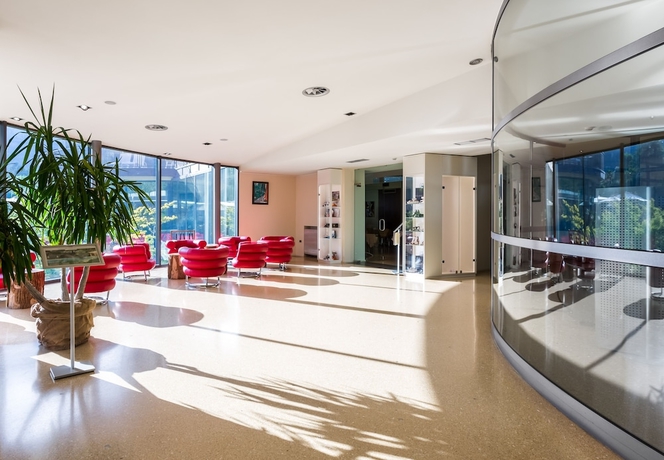 Imagen de los interiores del Hotel Astoria Resort. Foto 17