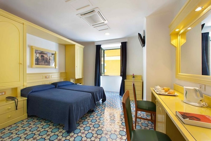 Imagen de la habitación del Hotel Astoria Sorrento. Foto 6