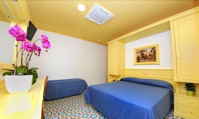 Imagen de la habitación del Hotel Astoria Sorrento. Foto 7