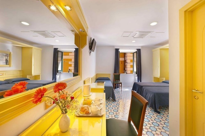 Imagen de la habitación del Hotel Astoria Sorrento. Foto 10