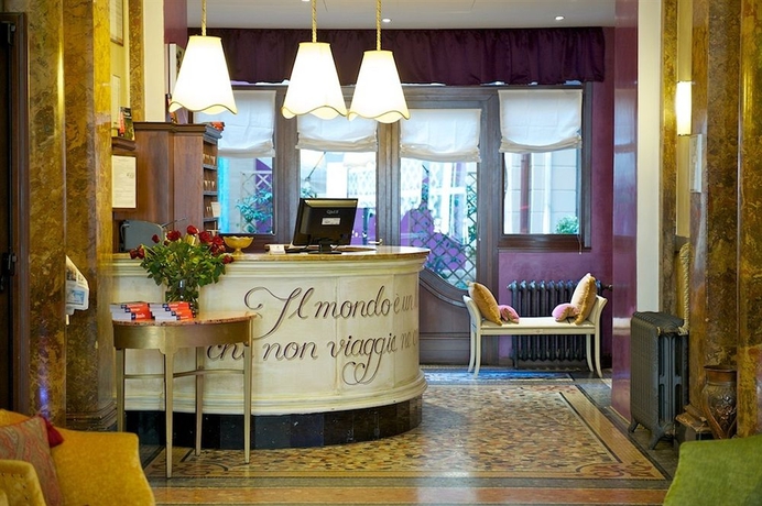 Imagen de los interiores del Hotel Astoria, Tur&iacute;n. Foto 18