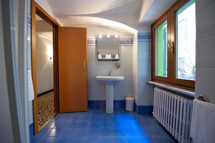 Imagen de la habitación del Hotel Astoria, Tur&iacute;n. Foto 8