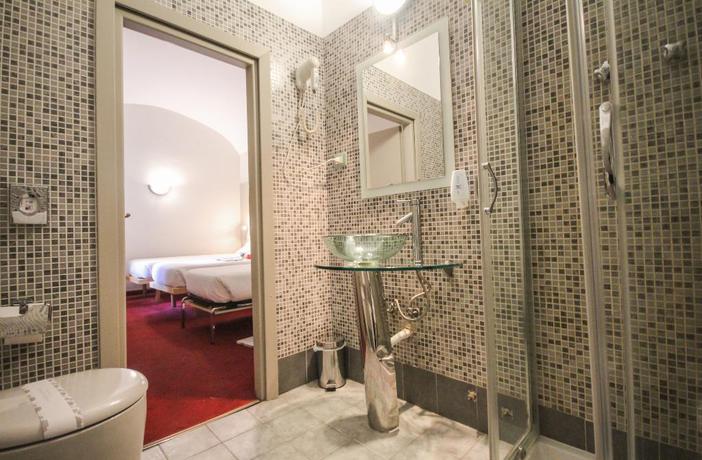 Imagen de la habitación del Hotel Astoria, Tur&iacute;n. Foto 15