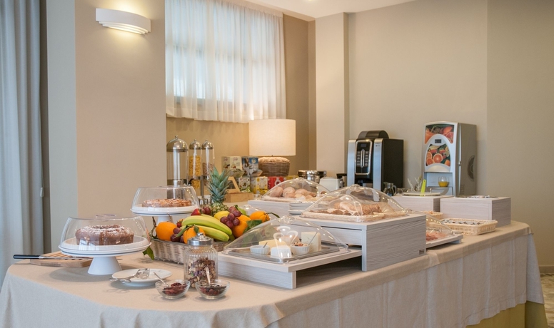 Imagen del bar/restaurante del Hotel Astoria Vico. Foto 9