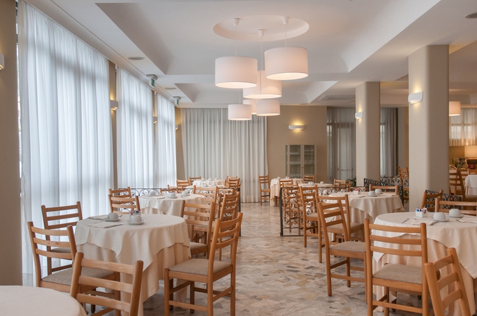 Imagen del bar/restaurante del Hotel Astoria Vico. Foto 10