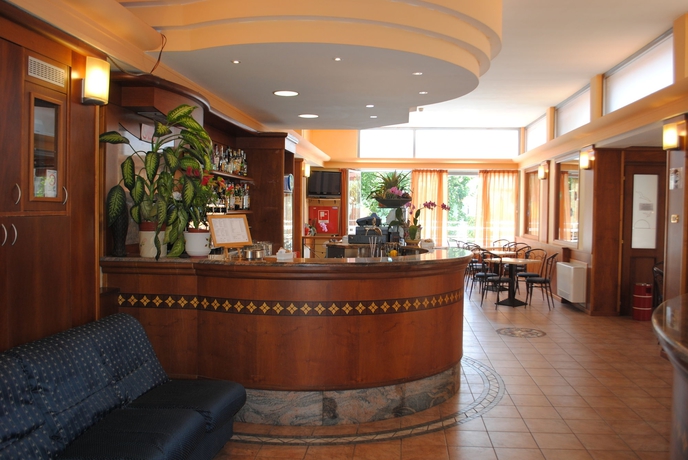 Imagen de los interiores del Hotel Astra, Diano Marina. Foto 4