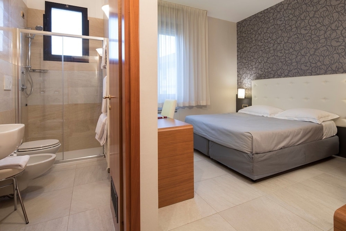 Imagen de la habitación del Hotel Astra Ferrara. Foto 6
