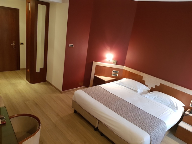 Imagen de la habitación del Hotel Astra Ferrara. Foto 8