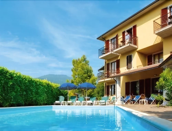 Imagen de la piscina del Hotel Astra, Gardola. Foto 19