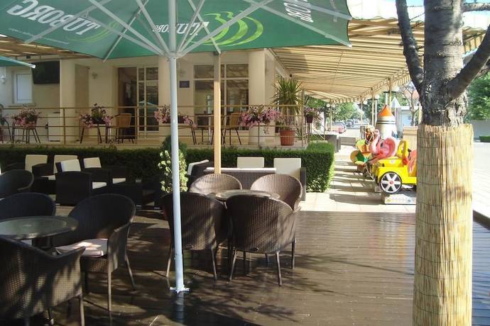 Imagen del bar/restaurante del Hotel Astra, Ravda. Foto 7