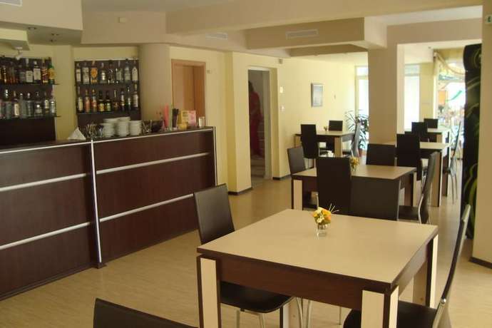 Imagen del bar/restaurante del Hotel Astra, Ravda. Foto 9