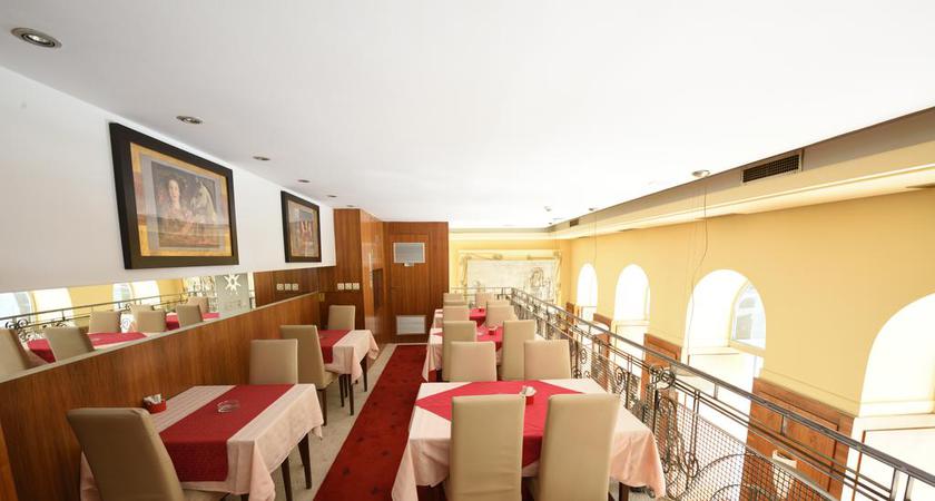 Imagen del bar/restaurante del Hotel Astra Sarajevo. Foto 2