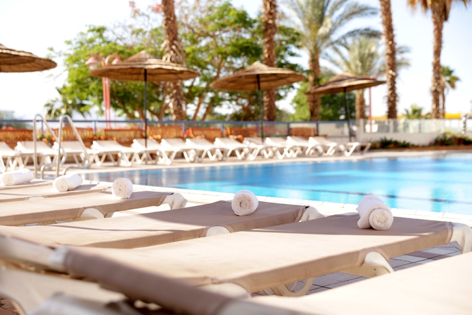 Imagen de la piscina del Hotel Astral Nirvana Suites. Foto 14