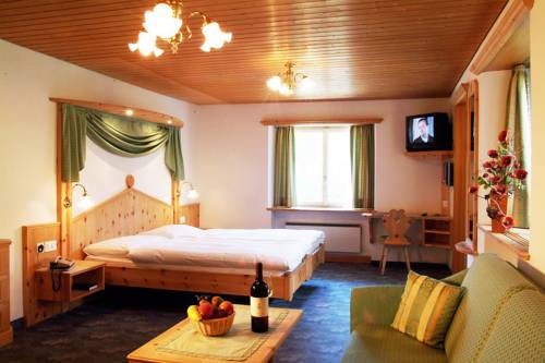 Imagen de la habitación del Hotel Astras, Scuol. Foto 3