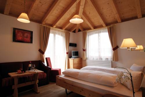 Imagen de la habitación del Hotel Astras, Scuol. Foto 4