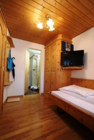 Imagen de la habitación del Hotel Astras, Scuol. Foto 8