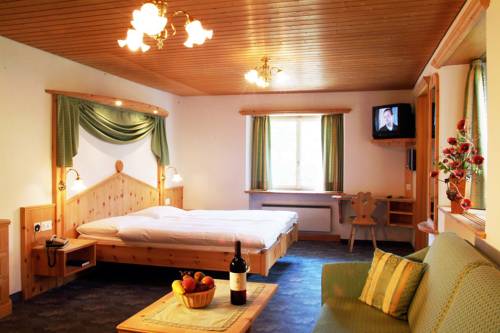 Imagen de la habitación del Hotel Astras, Scuol. Foto 14