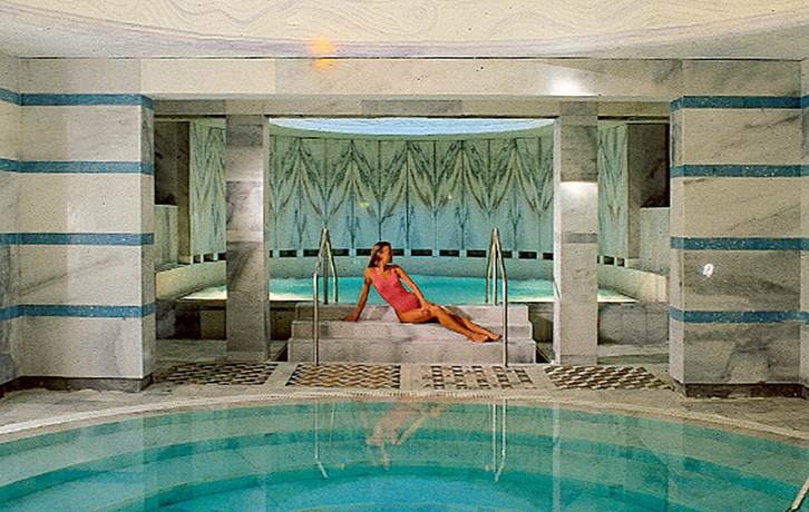 Imagen de la piscina del Hotel Astras, Vulpera. Foto 18
