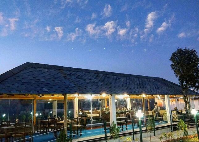 Imagen de la piscina del Hotel Astre Vue Resort. Foto 23