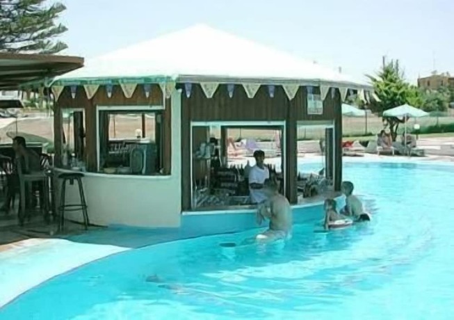 Imagen de la piscina del Hotel Astreas Beach. Foto 11