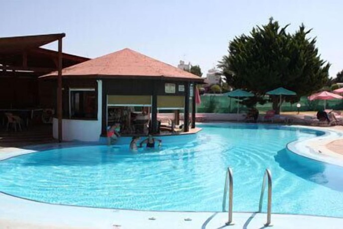 Imagen de la piscina del Hotel Astreas Beach. Foto 15