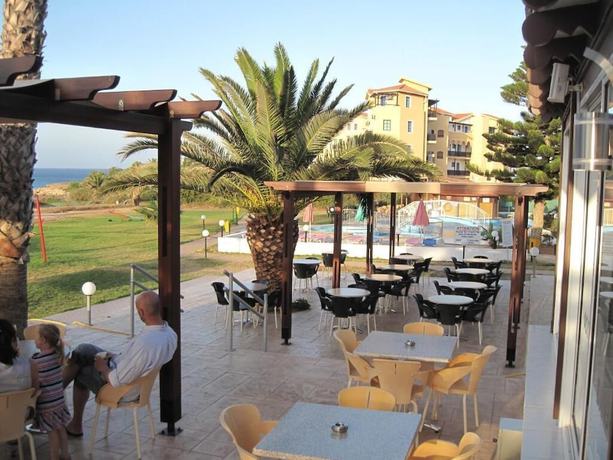 Imagen de la piscina del Hotel Astreas Beach. Foto 17