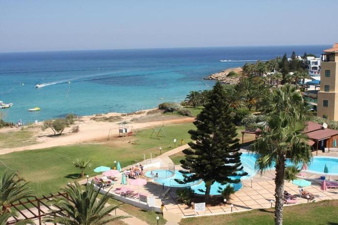 Imagen de la piscina del Hotel Astreas Beach. Foto 19