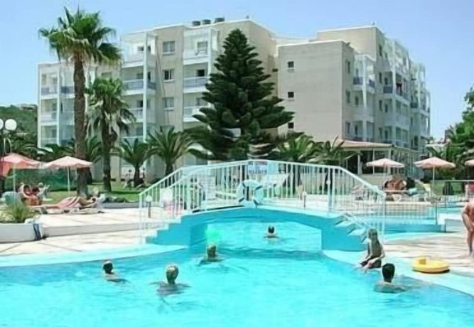 Imagen de la piscina del Hotel Astreas Beach. Foto 20