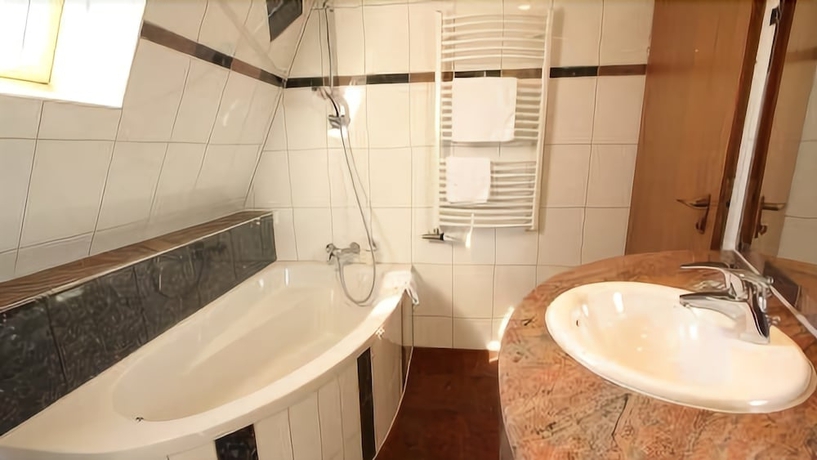 Imagen de la habitación del Hotel Astro. Foto 17