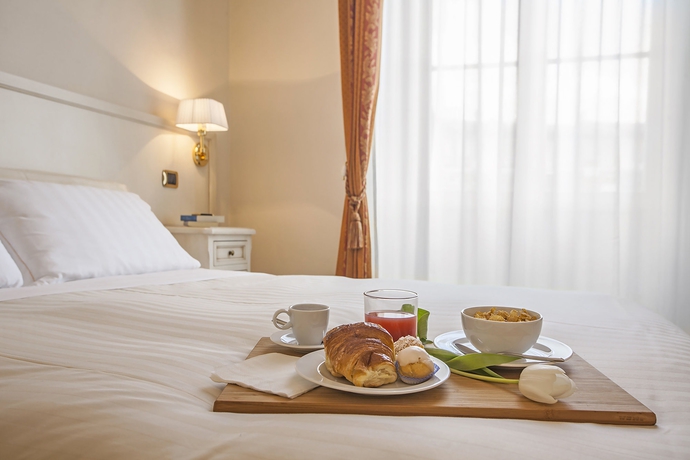 Imagen de la habitación del Hotel Astro Mediceo. Foto 13