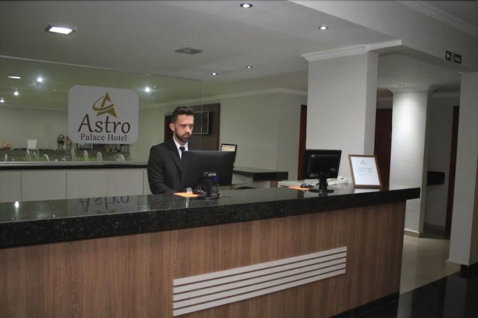 Imagen de los interiores del Hotel Astro Palace. Foto 10