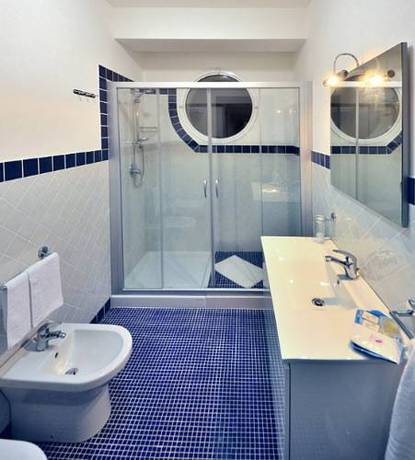 Imagen de la habitación del Hotel Astro Suite. Foto 6