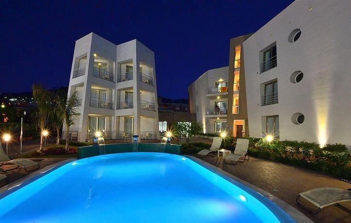 Imagen de la piscina del Hotel Astro Suite. Foto 10