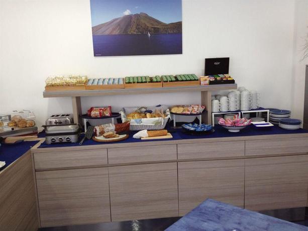 Imagen del bar/restaurante del Hotel Astro Suite. Foto 2