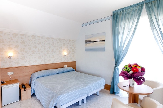 Imagen de la habitación del Hotel Astromare. Foto 4