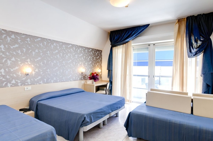 Imagen de la habitación del Hotel Astromare. Foto 8