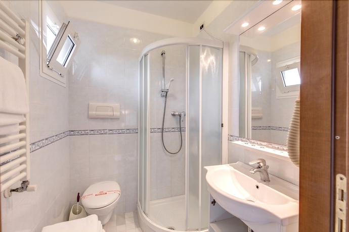 Imagen de la habitación del Hotel Astromare. Foto 15