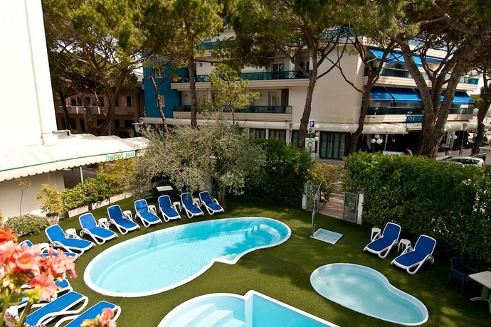 Imagen de la piscina del Hotel Astromare. Foto 19