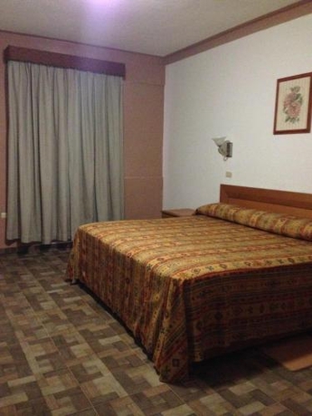 Imagen de la habitación del Hotel Astromundo. Foto 7