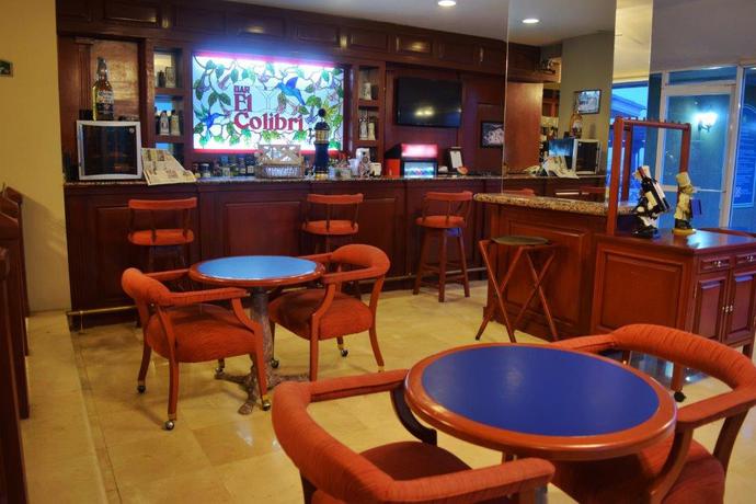 Imagen del bar/restaurante del Hotel Astur Y Suites. Foto 2