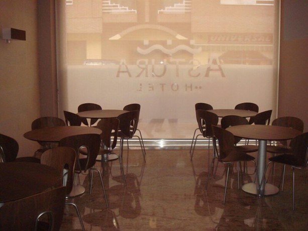 Imagen de los interiores del Hotel Astura. Foto 17