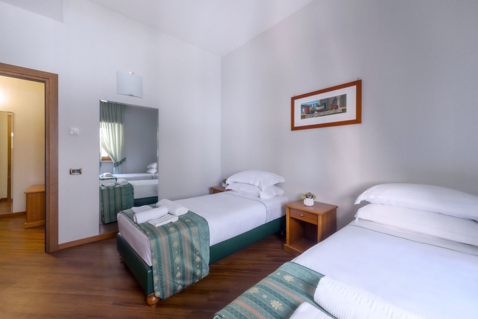 Imagen de la habitación del Hotel Astura Palace. Foto 4