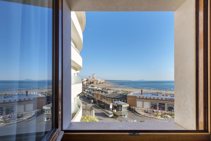 Imagen de la habitación del Hotel Astura Palace. Foto 7