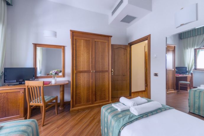 Imagen de la habitación del Hotel Astura Palace. Foto 9