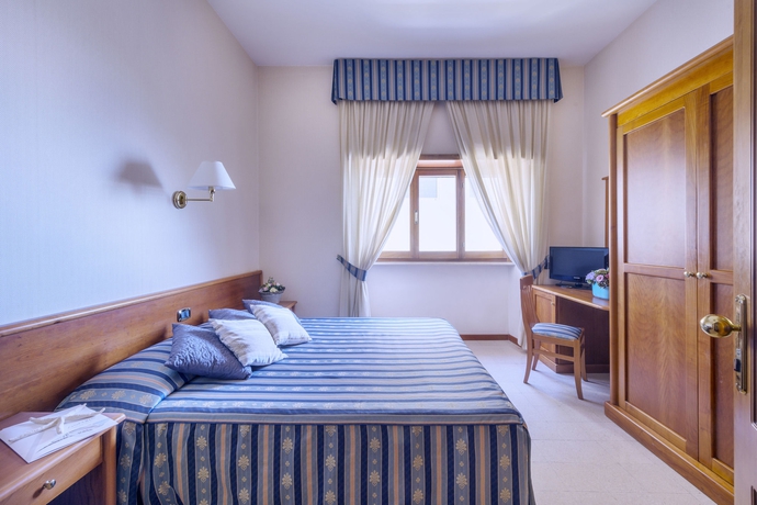 Imagen de la habitación del Hotel Astura Palace. Foto 10