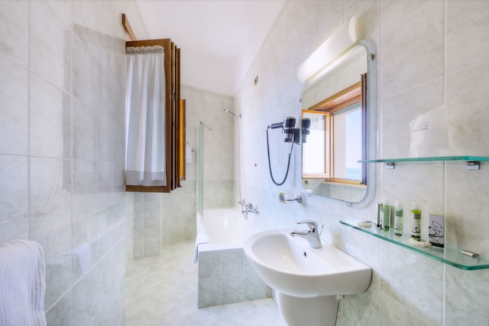 Imagen de la habitación del Hotel Astura Palace. Foto 13